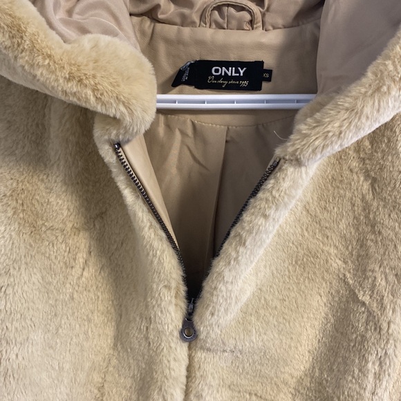 vest - Picture 2 of 3